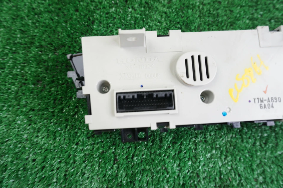 2016 2017 2018 HONDA HRV HEATER AC Control OEM - Image 3 of 3