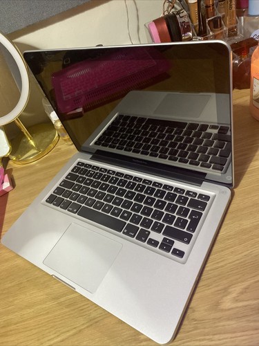 Apple Macbook Pro 2012 13” Retina Display. ￼2.5 GHz Dual-Core Intel Core i5 - Picture 4 of 5