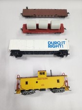 Lot Of 4 HO Scale Train Cars
