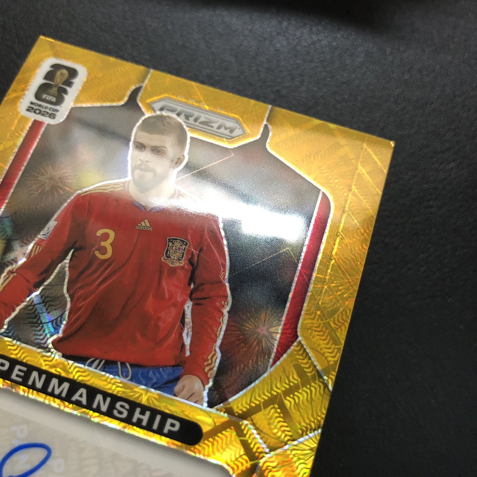 2026 Panini Prizm World Cup Penmanship Auto Gerard Pique Gold Lattice 1/2 ≈1/1 view 4