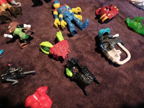Lote 24 Figuras Imaginext DC Super Friends Batman Héroe Villano con Accesorios - Imagen 12 de 24
