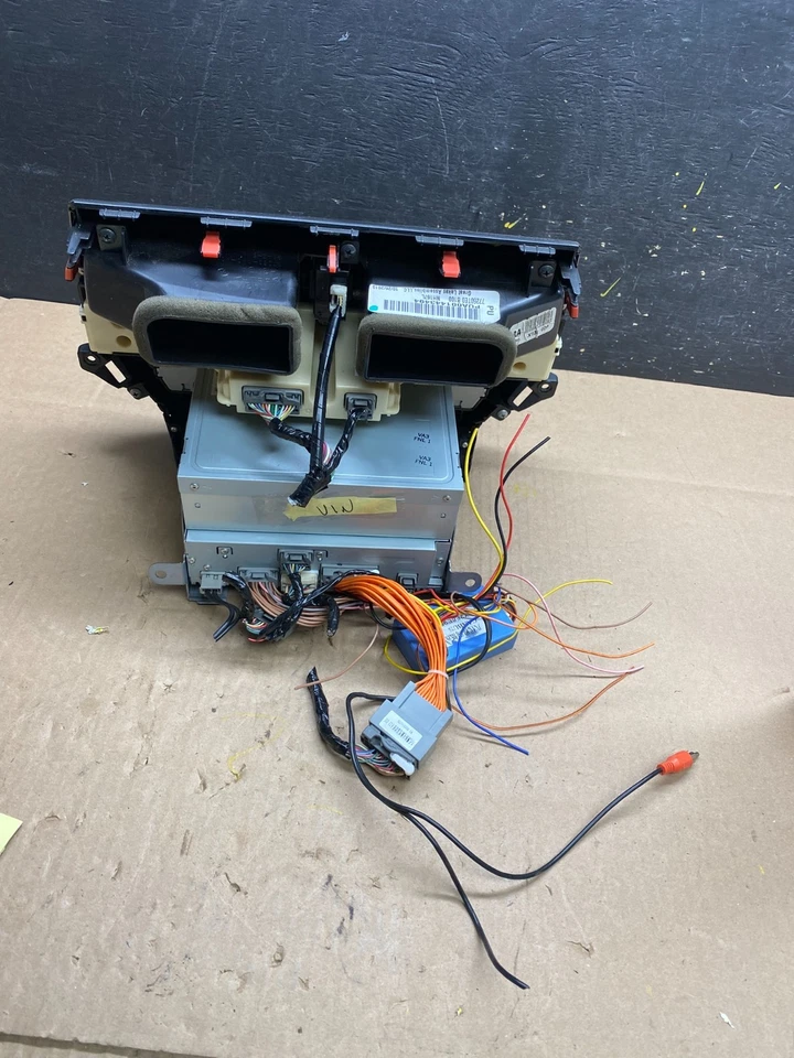 2008 to 2012 Honda Accord Front Radio Control AM./FM CD Climate Control T4499 DG - Image 4 of 4