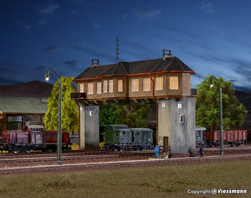 47603 Vollmer N Gauge Kit of a Gantry signal tower - Picture 4 of 4