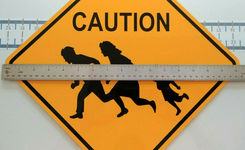 SEÑAL DE CRUCE DE INMIGRANTES - Familia corriendo en placa de carretera - Divertido marcador de seguridad Foto 3 de 4