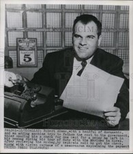 1952 Press Photo Robert Adams Using Typewriter in Dallas, Texas - nef43696 thumbnail