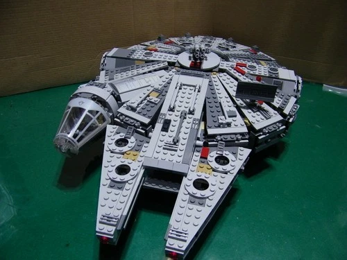 LEGO Star Wars: Millennium Falcon (75105) USED - Incomplete Set