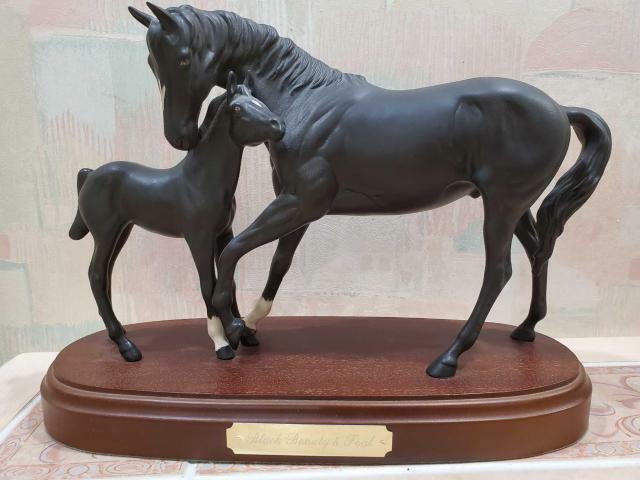 ロイヤルドルトン　馬　置物　 Black Beauty ＆ Foal Black Beauty and Foal Porcelain Figurine by Royal Doulton DA 17