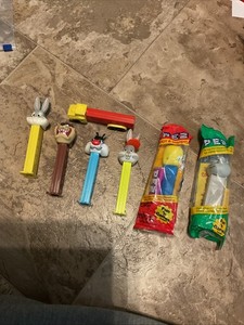 Looney Tunes + Pez Lot Bugs Bunny Tweety Sylvester Taz Truck Nermal