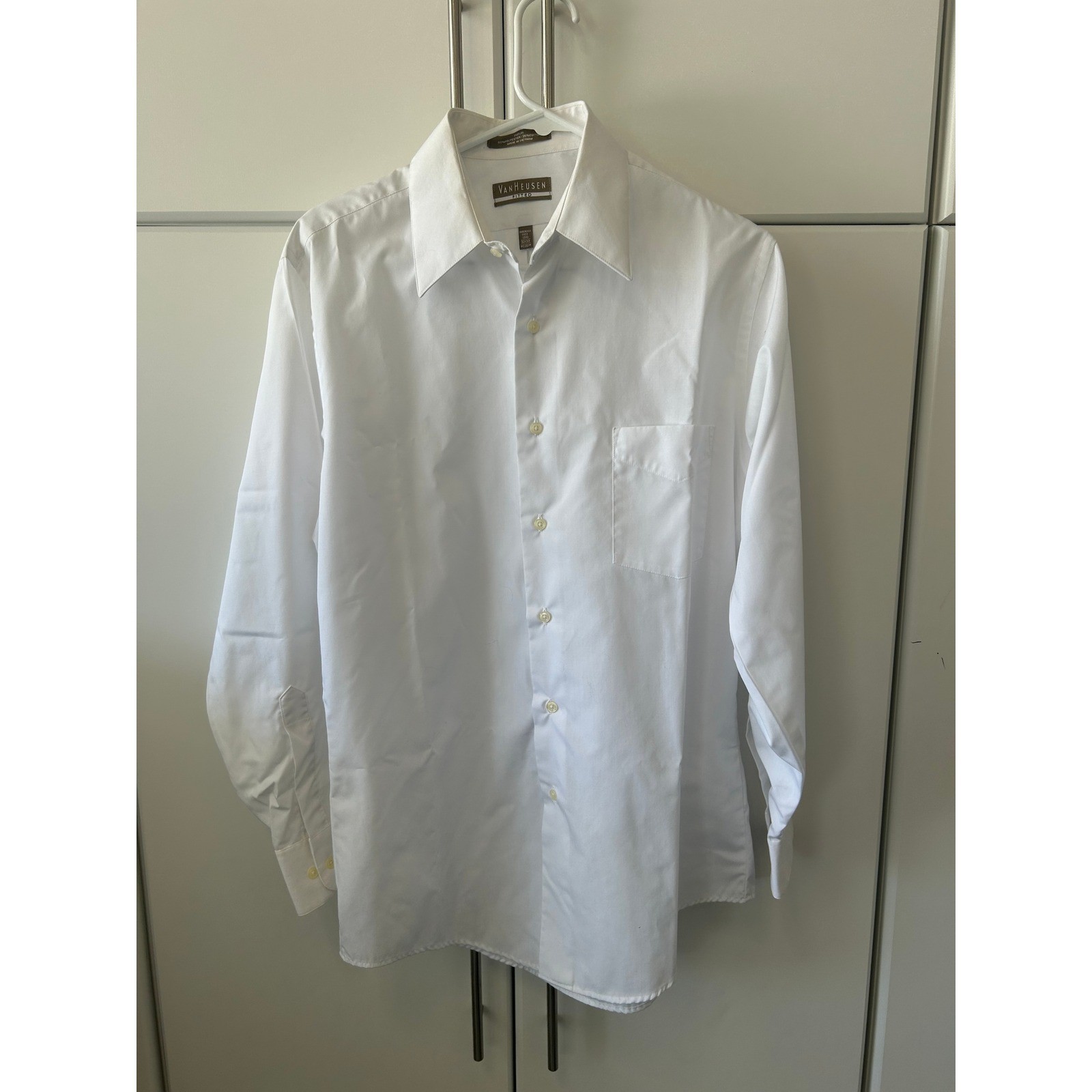 Van Heusen Fitted Dress Shirt Mens 15.5 32/33 Medium White Poplin Wrinkle Free