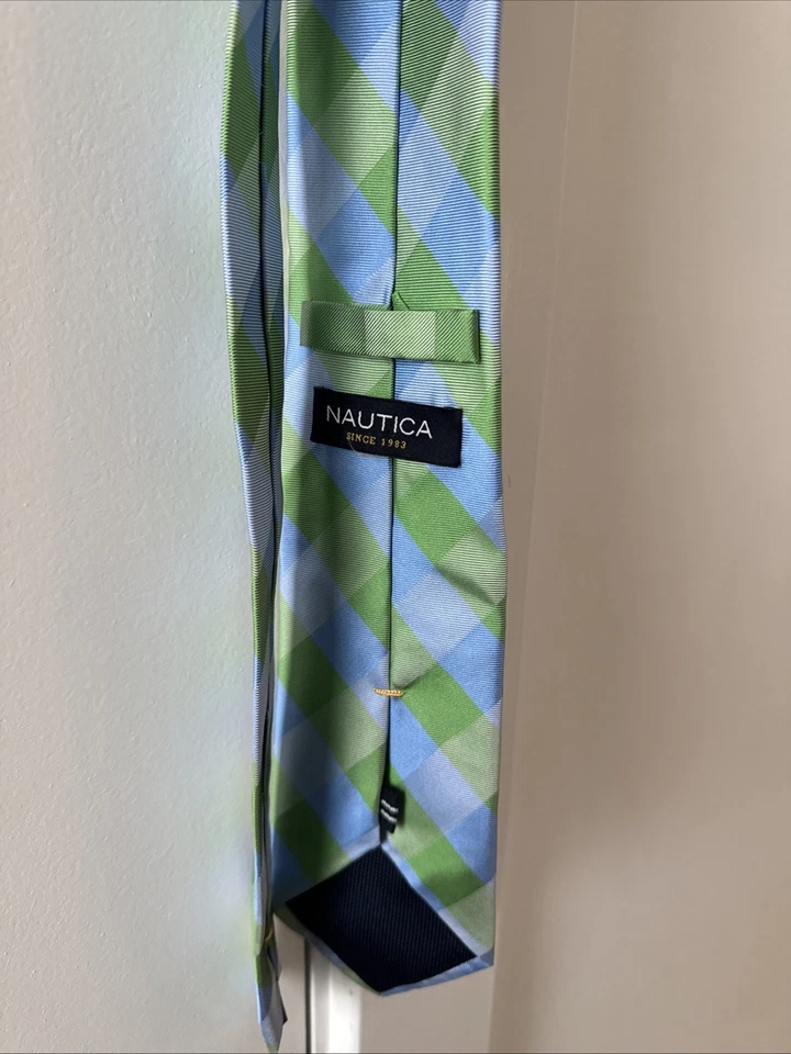 Corbata de hombre Nautica desde 1983 100 % seda azul y verde a rayas Foto 2 de 4