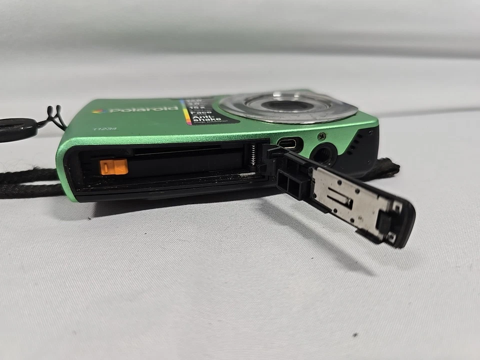 UNTESTED Polaroid T1234 12.0MP Digital Camera - UNTESTED - Image 4 of 4