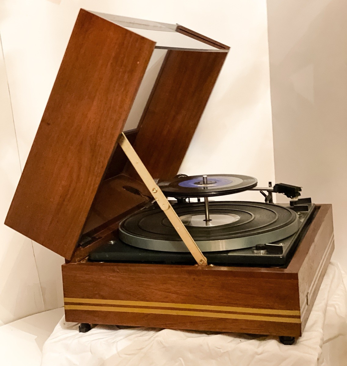 その他 TOU DUAL 1229 MULTI-PLAY TURNTABLE with Rare Dual Solid Walnut Lunch