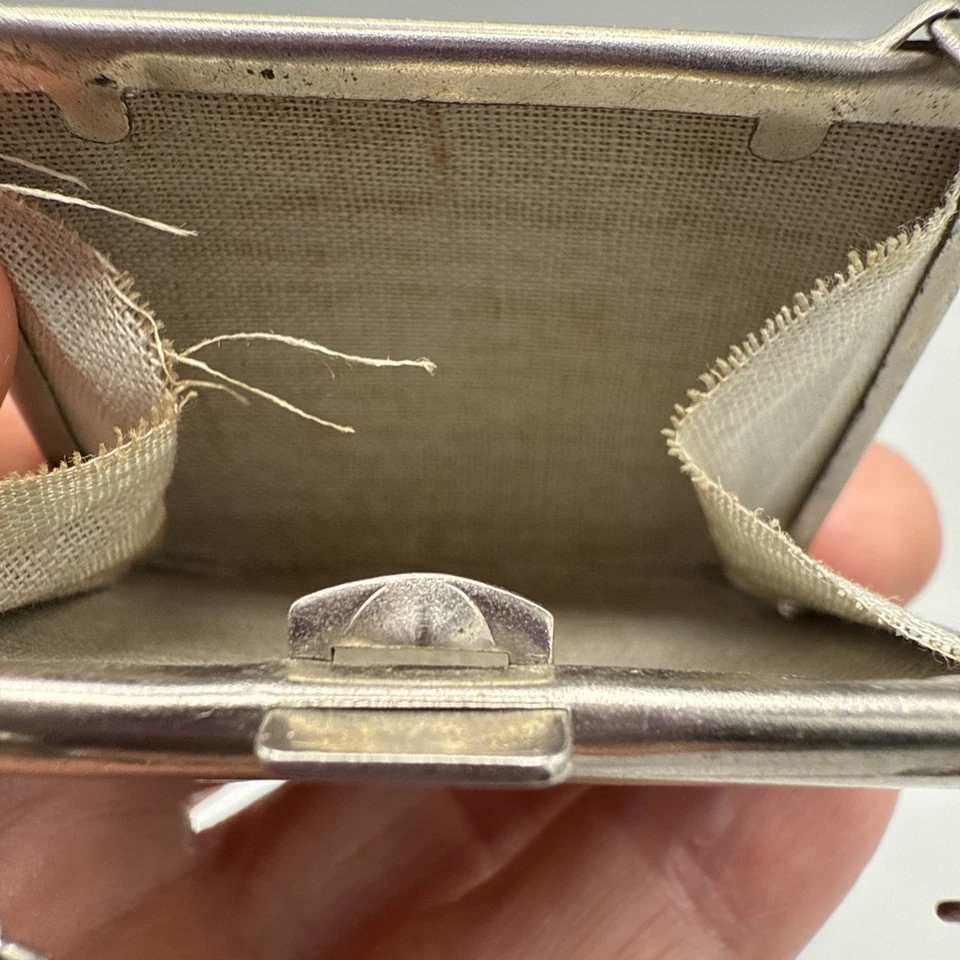 Антикварная дамская танцевальная сумочка из металла серебристого цвета с цепочкой начало 1920 г. - Изображение 4 из 4
