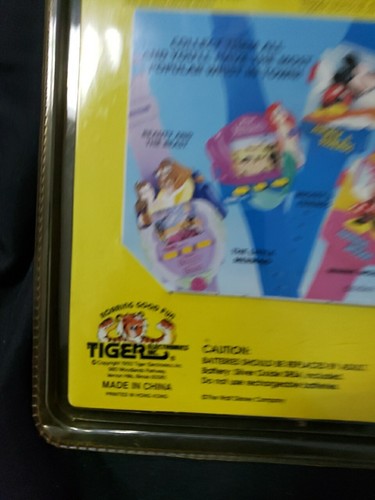 New Vintage Tiger Electronics Disney's Minnie Mouse LCD Wrist Game Kids LOOK! - Picture 6 of 11