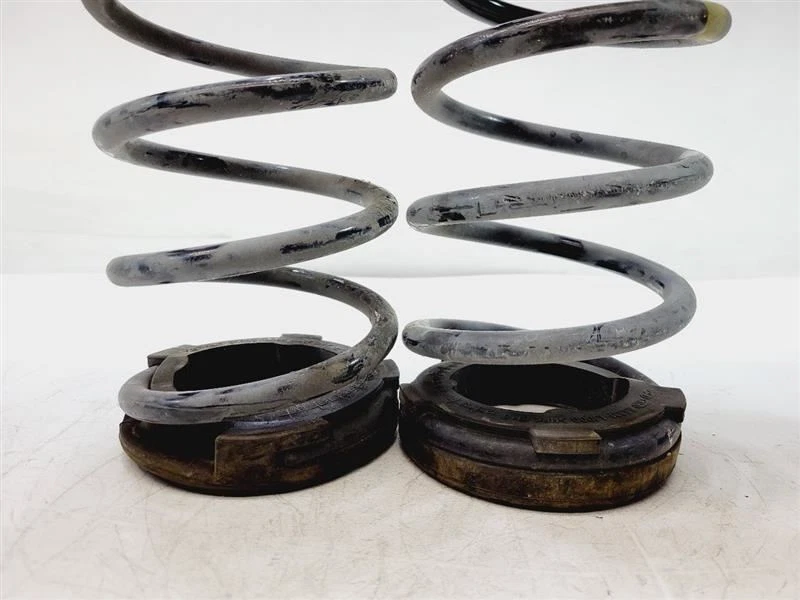 Juego de pares de muelles neumáticos helicoidales traseros Mazda 6 Hatchback 2004-2008 GM9A-28-011A Foto 4 de 4