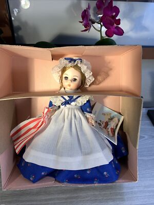 Madame Alexander Doll Company Betsy Ross 8