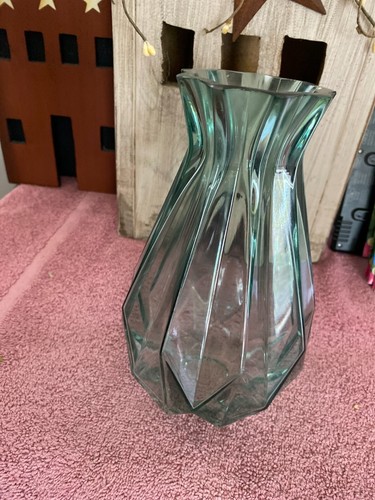 Creative Green Hexagon Shape Glass Flower Vase Polygonal glass vase for Decor - Picture 2 of 5
