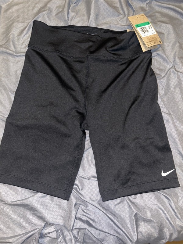 NWT Nike Girls Black Nike One Tight Fit Training Shorts 7” Size XL