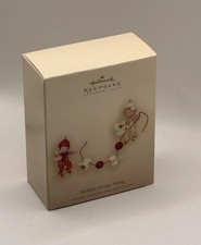 Hallmark Keepsake 2007 Holiday String-Along Popcorn Garland Elves Club Ornament