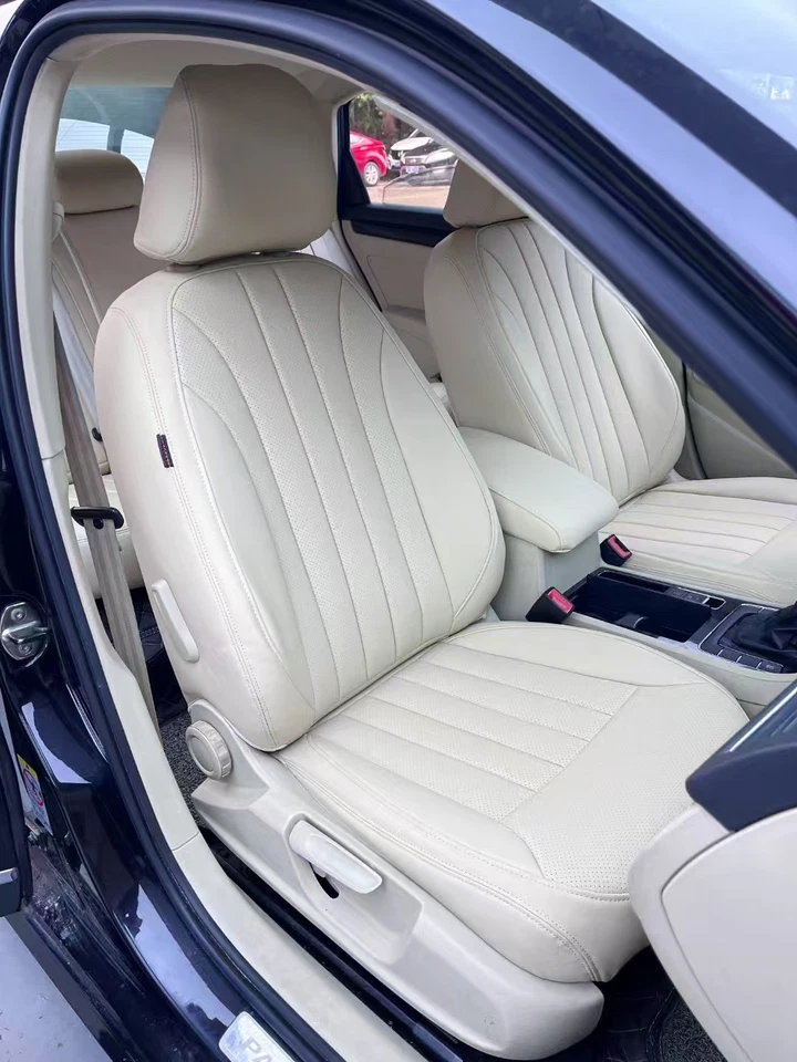Funda de asiento de coche de cuero personalizada Motoptes para Volkswagen Passat 2012-2022 Foto 3 de 4