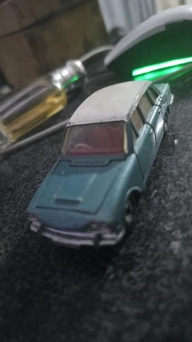 Dinky Toys Triumph 2000 Classic Vintage Car No 135, Meccano Ltd, Made in England