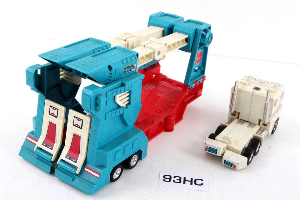Ultra Magnus Complete 1986 Vintage Hasbro G1 Transformers Action Figure - Image 2 of 3