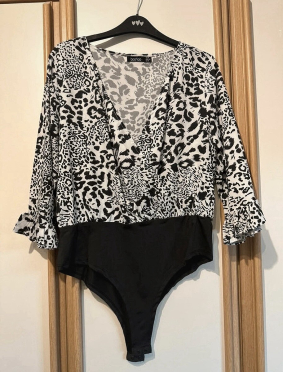 Boohoo Leopard Print Bodysuit Black And White Flared Sleeves Women's Size 14