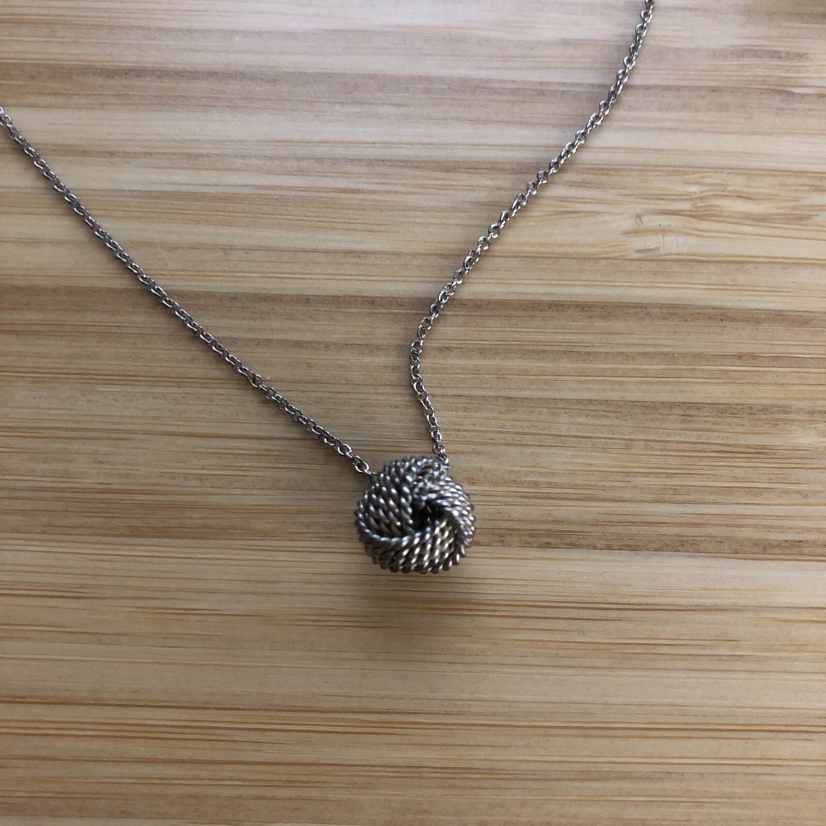 Tiffany & Co. twist knot ネックレス Tiffany Twist knot pendant in sterling silver. | Tiffany