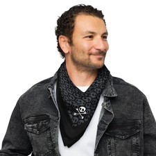 Pirate Skull  Crossbones Bandana: Black