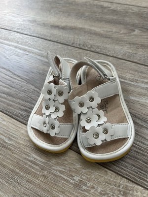 Little Mae's Boutique White Flower Sandal Squeaky Shoes for Toddler Girls Size 7