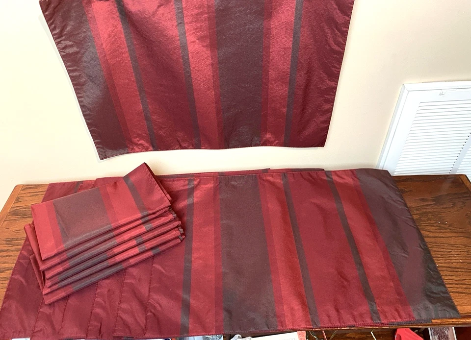 Set of 6 Elegant Burgundy & Gray Stripe Placemats & Napkin Set - Unbranded EUC - Image 2 of 4