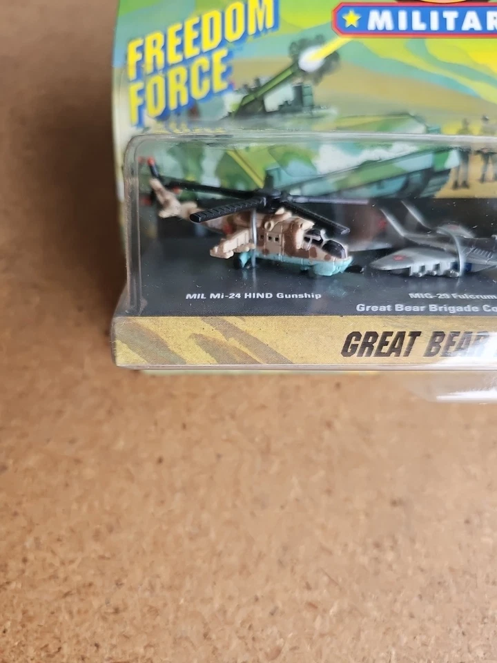 Micro Machines Military Freedom Force #13 Great Bear Brigade 1994 leitura lacrada - Imagem 4 de 4