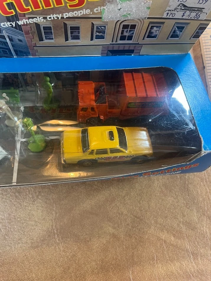 VTG 1982 MATTEL Hot Wheels Play Settings CITY SCENE-NIB FACTORY SEALED - Image 4 of 4