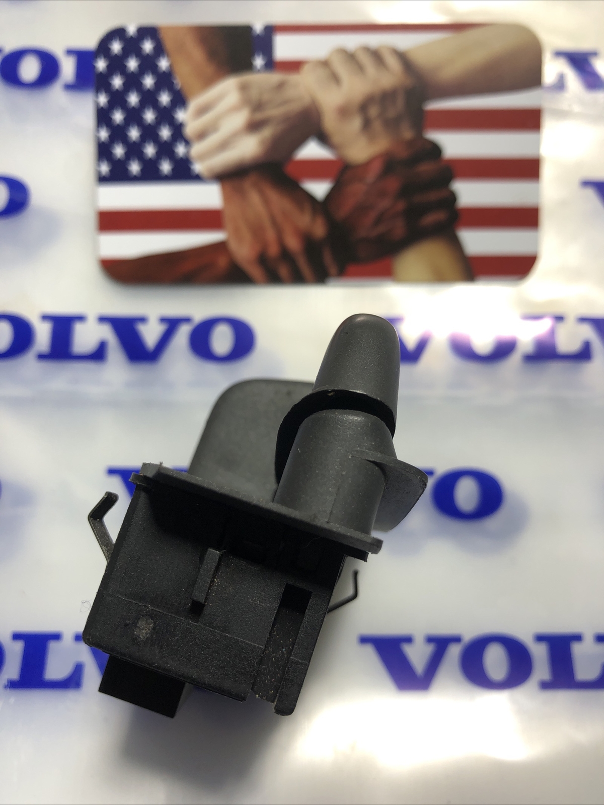 Volvo 9162946 Trunk Hatch Gas Fuel Door Release Popper Switch C70 S70