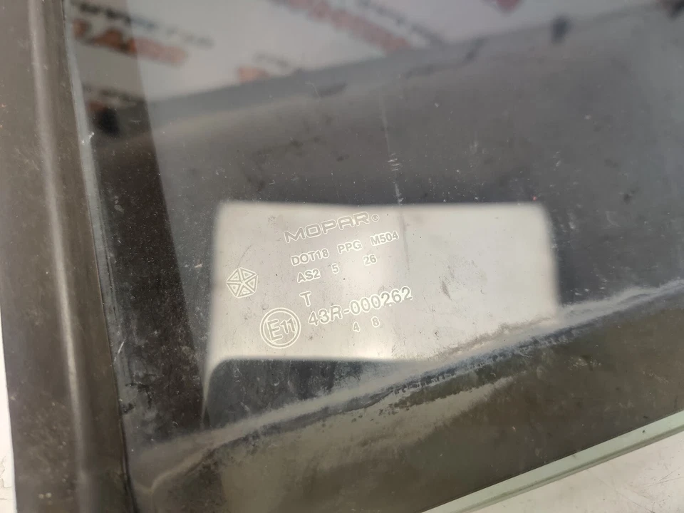 2006 JEEP COMMANDER 3.0 DIESEL RIGHT REAR DOOR QUARTER WINDOW GLASS - Image 3 of 4