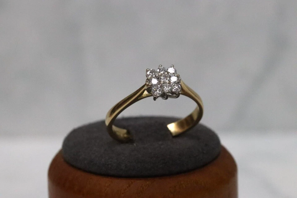 18ct Yellow Gold Diamond Cluster Ring - Size M½ - Image 4 of 4