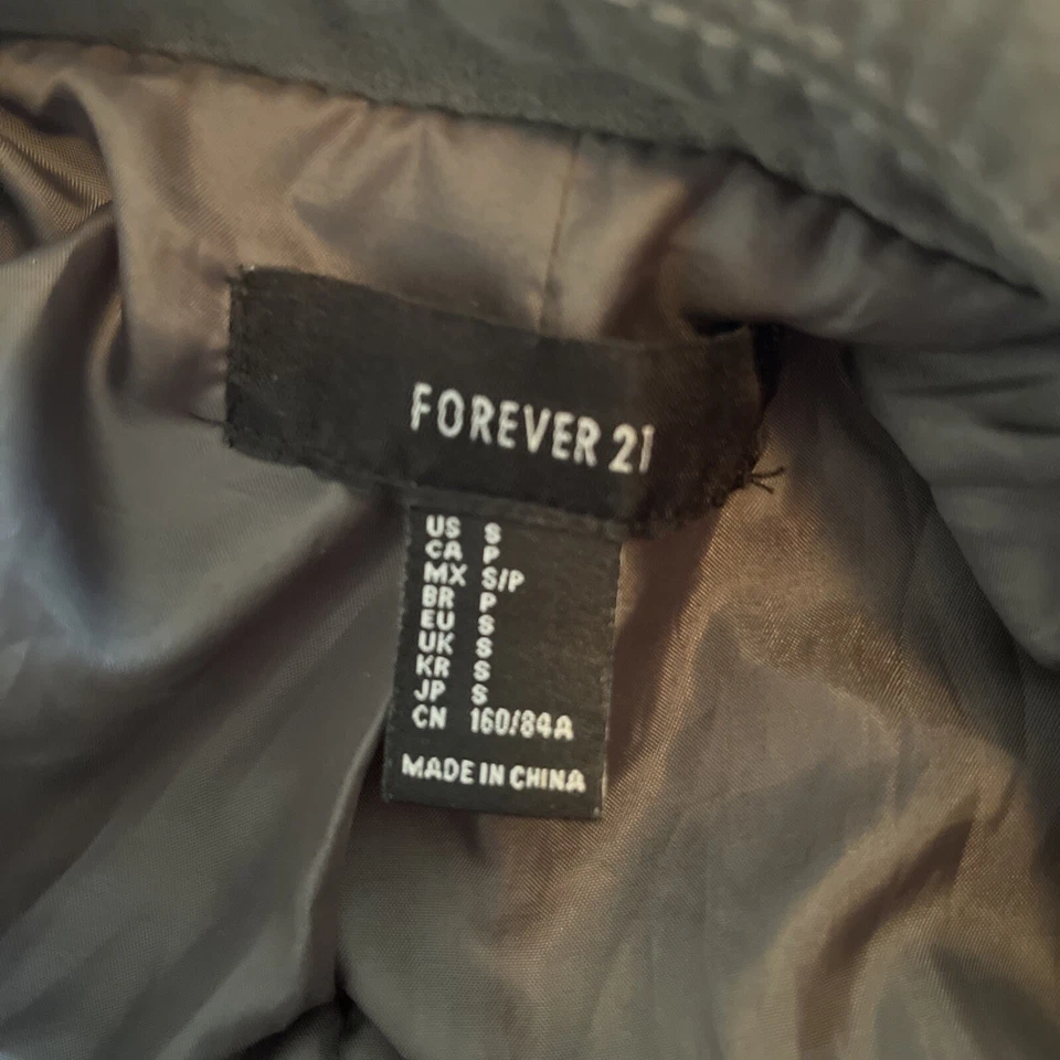 Chaqueta moto imitación gamuza gris carbón forever 21 pequeña Foto 4 de 4