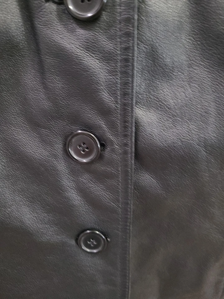 Chaqueta de cuero limitada pequeña Foto 4 de 4