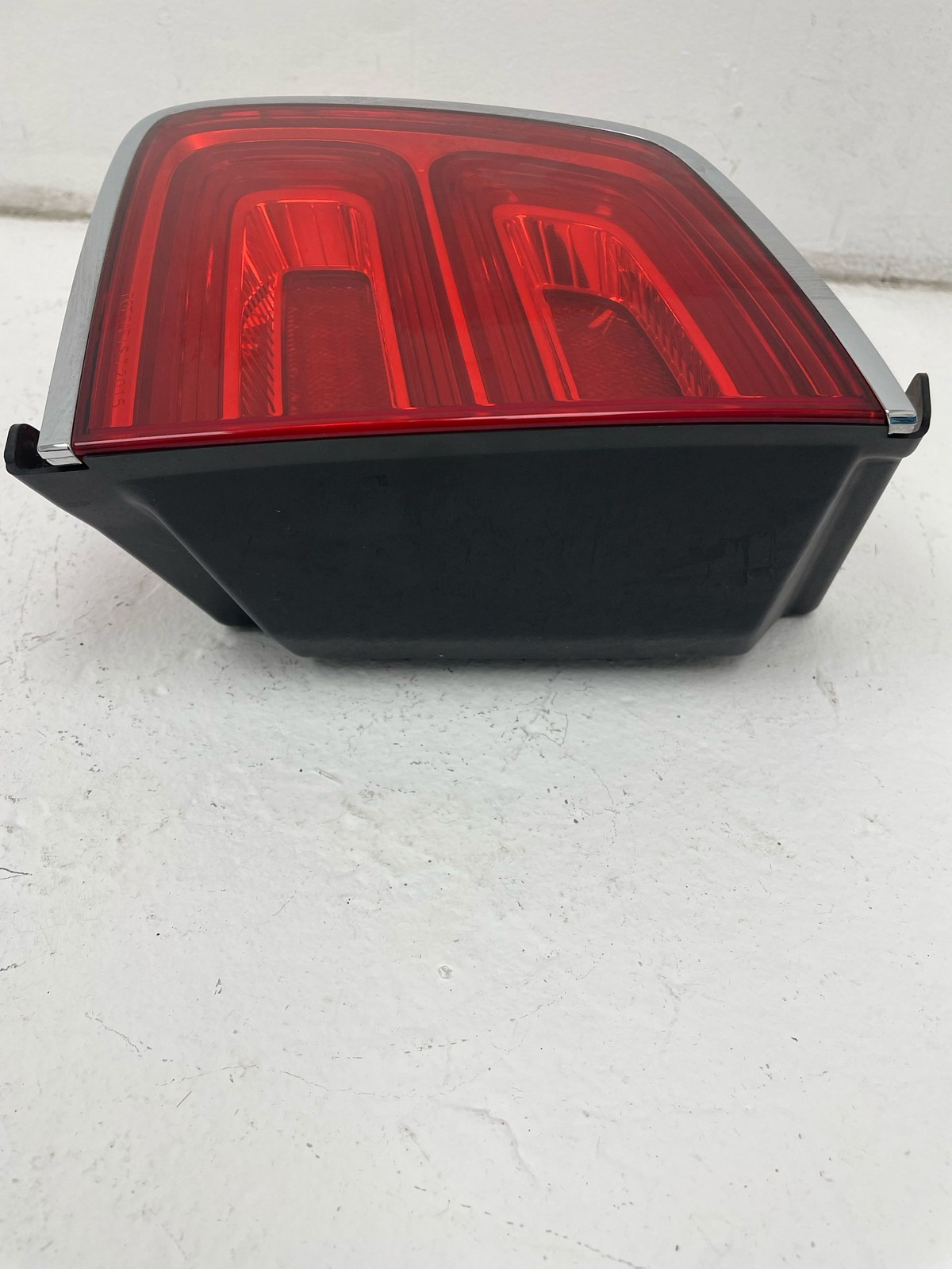 2015-2020 BENTLEY BENTAYGA Rear Right Inner Tail Gate Mount Light Lamp Assembly