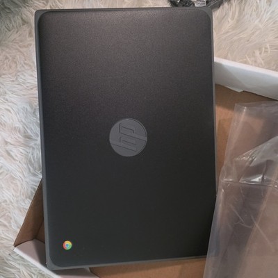 HP Chromebook 11 G8 11.6'' Intel 1.60 GHz 4 GB RAM 32GB SSD  + New in Pods 12