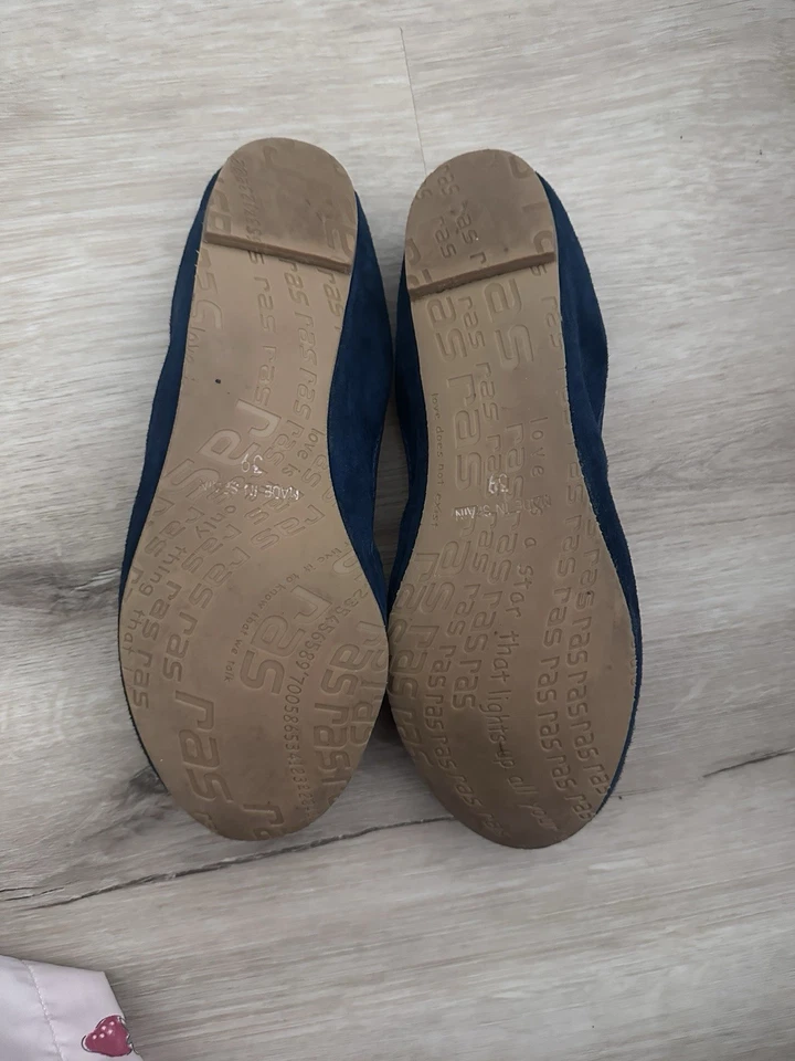 RAS Azul Marino Planos Lentejuelas Rojo San Valentín Corazón Mujer Talla 39 Hecho en España Usado en Excelente Condición Foto 3 de 4