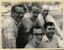 1969 Press Photo Democratic politicians pose at park in Colonie, New York