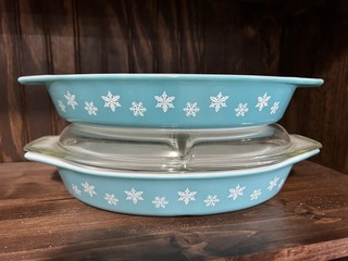 Vintage Pyrex Blue Snowflake 1 1/2 quart set of 2