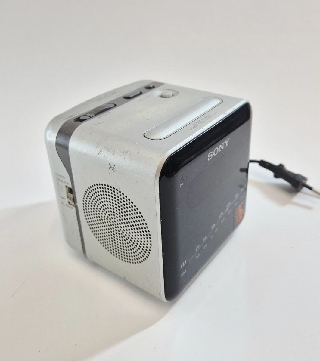 Radio despertador Sony modelo vintage DIGICUBE funciona con signos de tiempo de radio