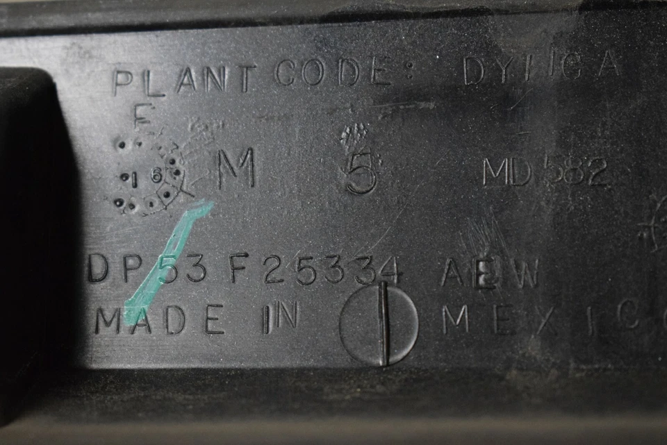 Moldura de moldura trasera Ford Fusion 13-16 (derecha/pasajero) - OEM Foto 3 de 3