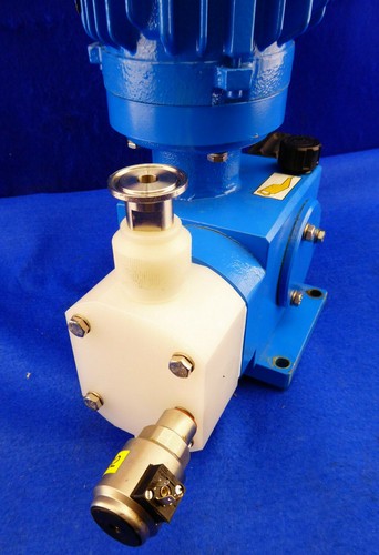 Pompe doseuse mécanique à membrane LEWA Ecodos Eec-0025 F11 25L/H - Photo 3 sur 5
