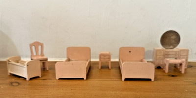 Vintage StromBecker Doll House Furniture Set 833 PINK BEDROOM Set CRIB  Vanity