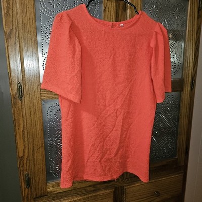 Boutique Style Coral/Red Blouse. Very Nice Crepe/Chiffon Material, Keyhole Back