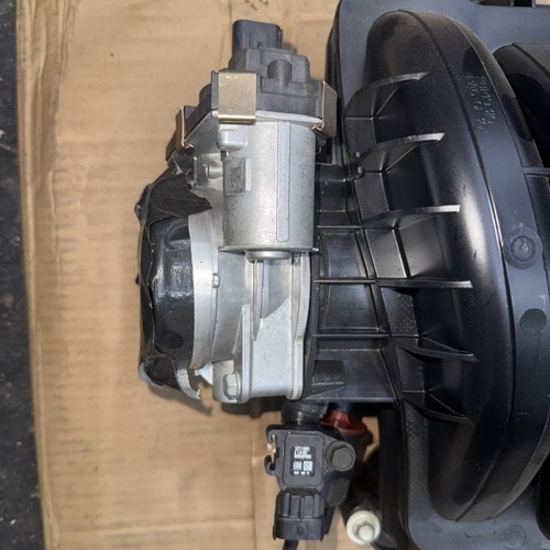 L83 Intake Manifold with Throttle Body And Cover - Picture 2 of 7