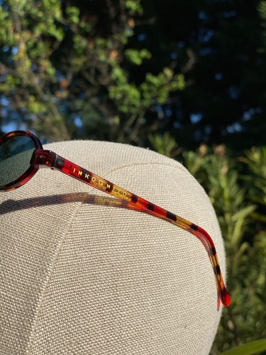 Inkognito x Polaroid Sonnenbrille – Bordeaux Vintage-Style, Oval, Unisex - Bild 2 von 7